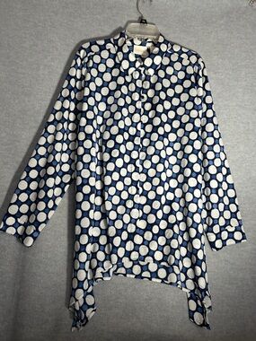 CHICO’S Summer Lightweight Blue Polka Dot Extra Long Line Hanky Hem Button Up